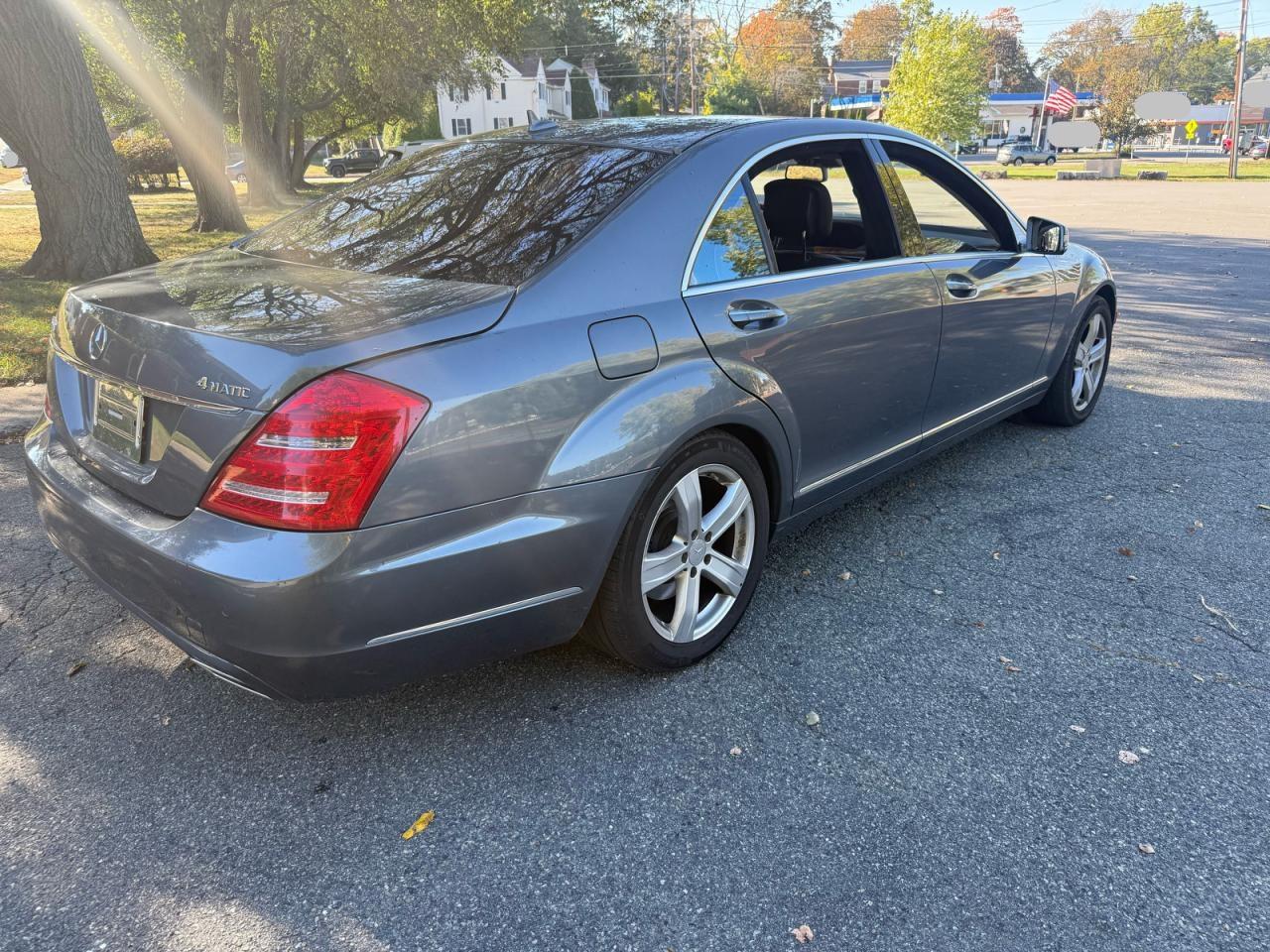 2011 Mercedes-benz S 550 4matic Blue vin: WDDNG8GB1BA419906