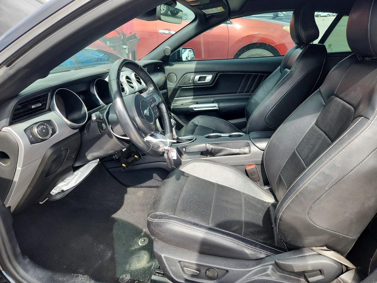 2022 Ford Mustang Black vin: 1FATP8UH7N5105397