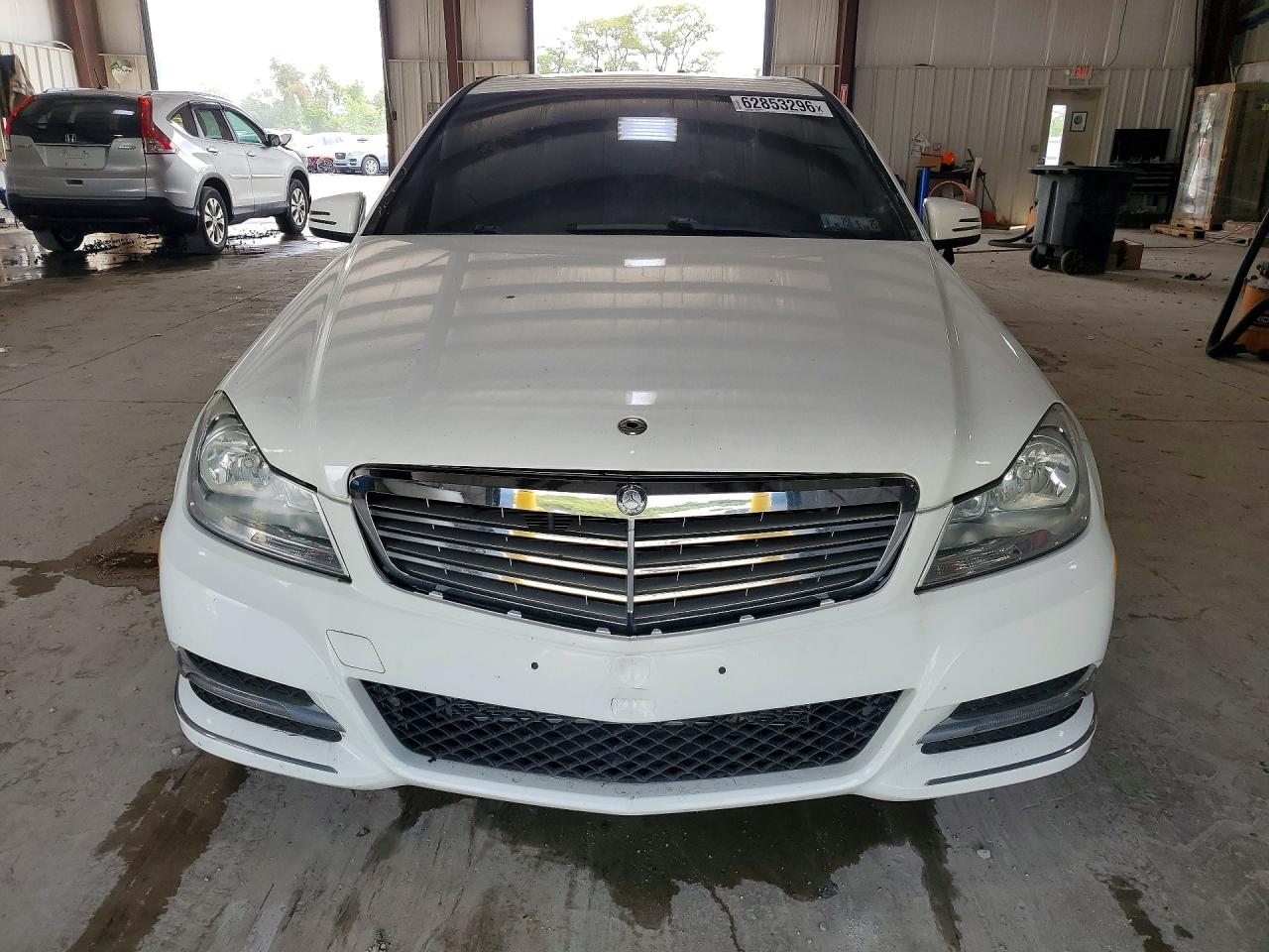 2013 Mercedes-benz C 300 4matic White vin: WDDGF8AB0DA857789