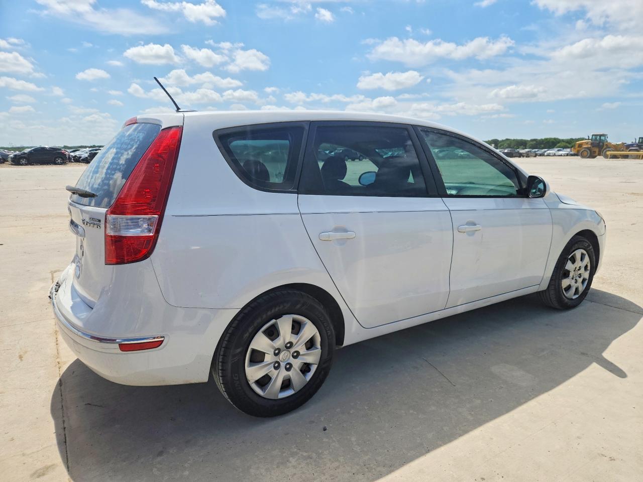 2011 Hyundai Elantra Touring Gls White vin: KMHDB8AE1BU111362