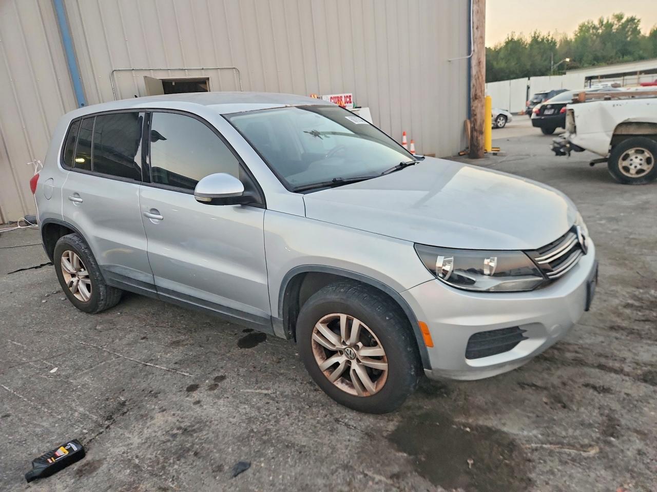 2013 Volkswagen Tiguan S Silver vin: WVGAV3AX9DW624705