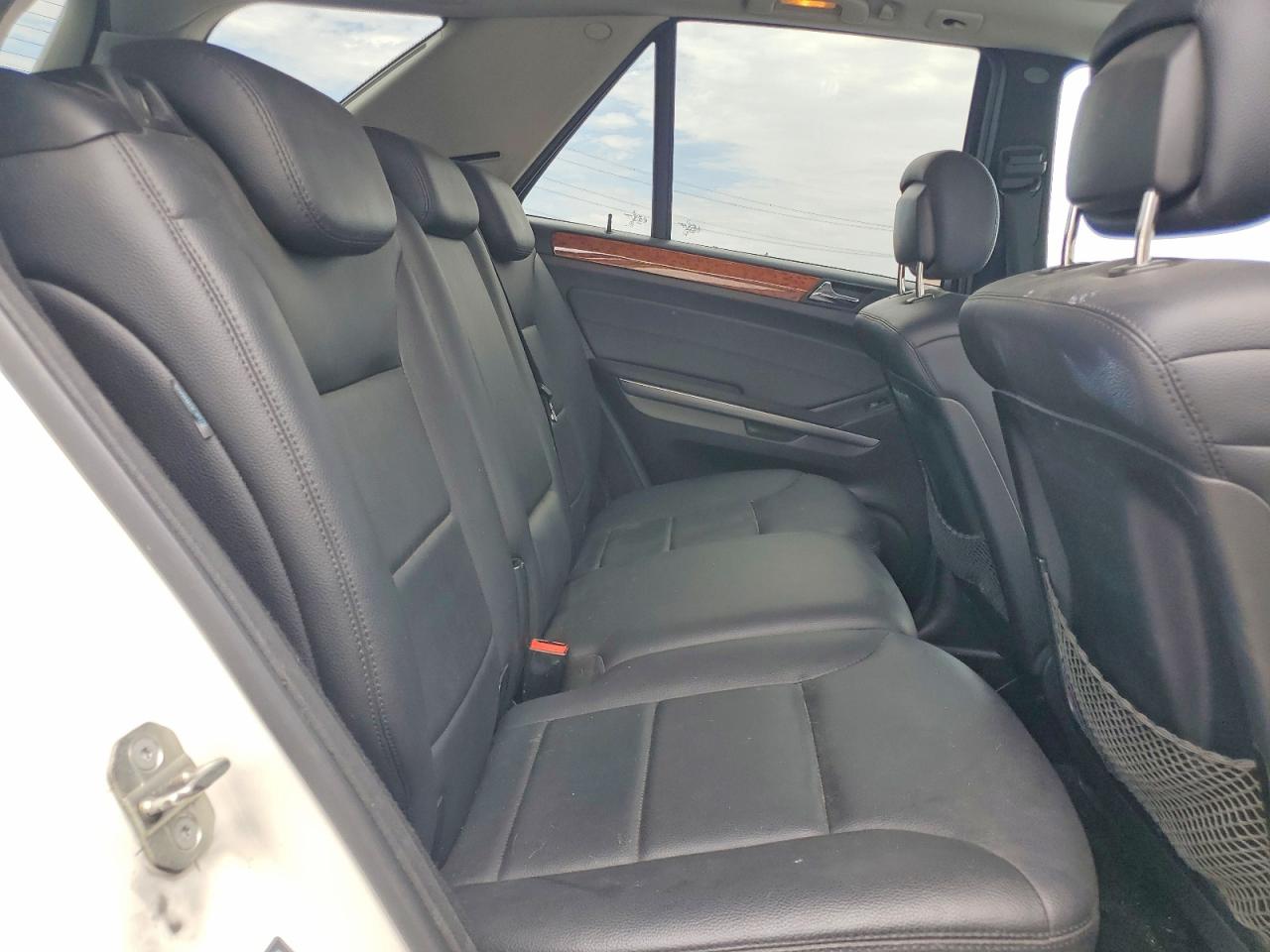 2009 Mercedes-benz Ml White vin: 4JGBB25EX9A484538