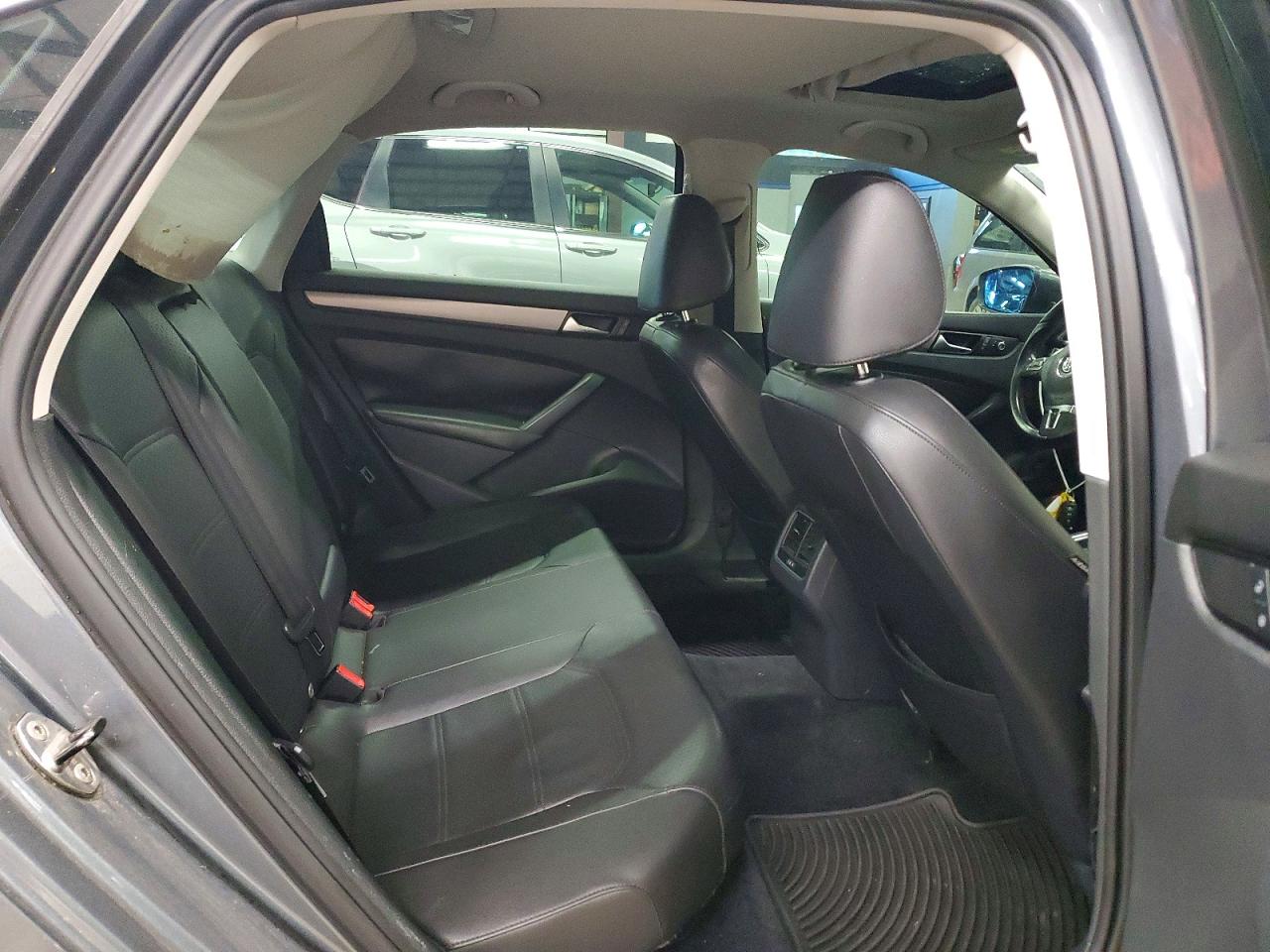 2014 Volkswagen Passat Se Gray vin: 1VWBS7A3XEC035703