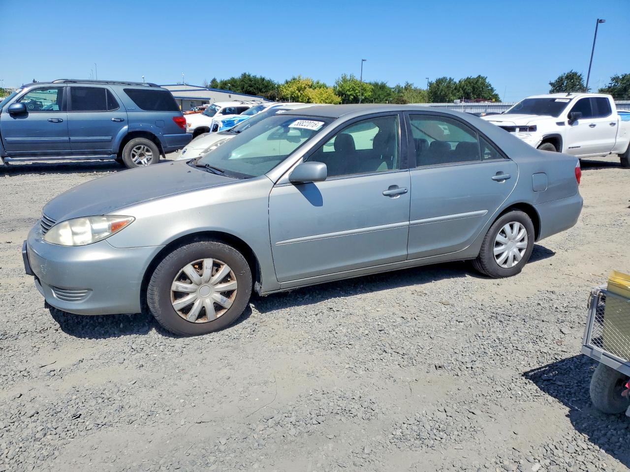 2005 Toyota Camry Le Silver vin: 4T1BE32K75U613321