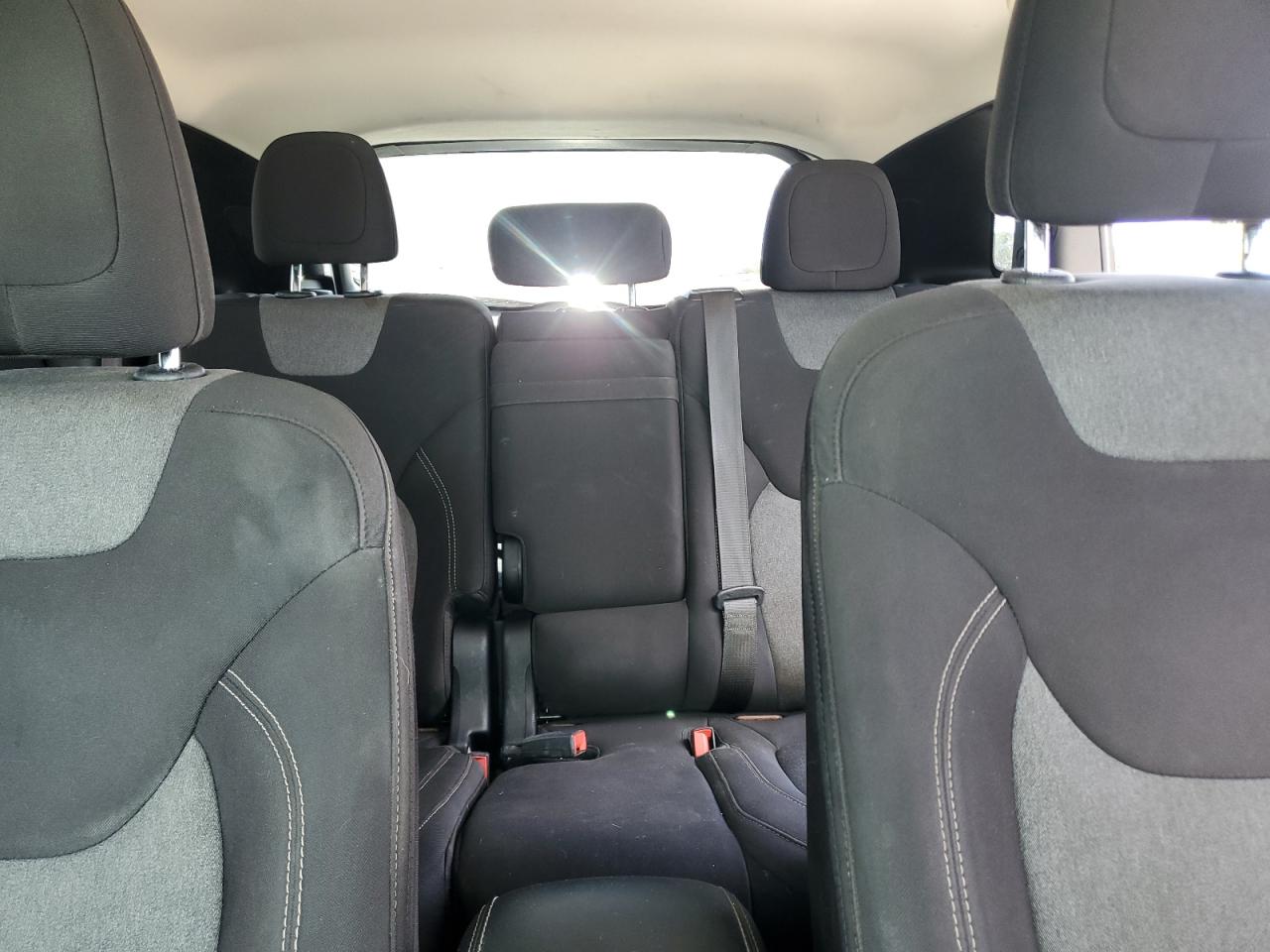 2014 Jeep Cherokee Latitude White vin: 1C4PJLCBXEW157940