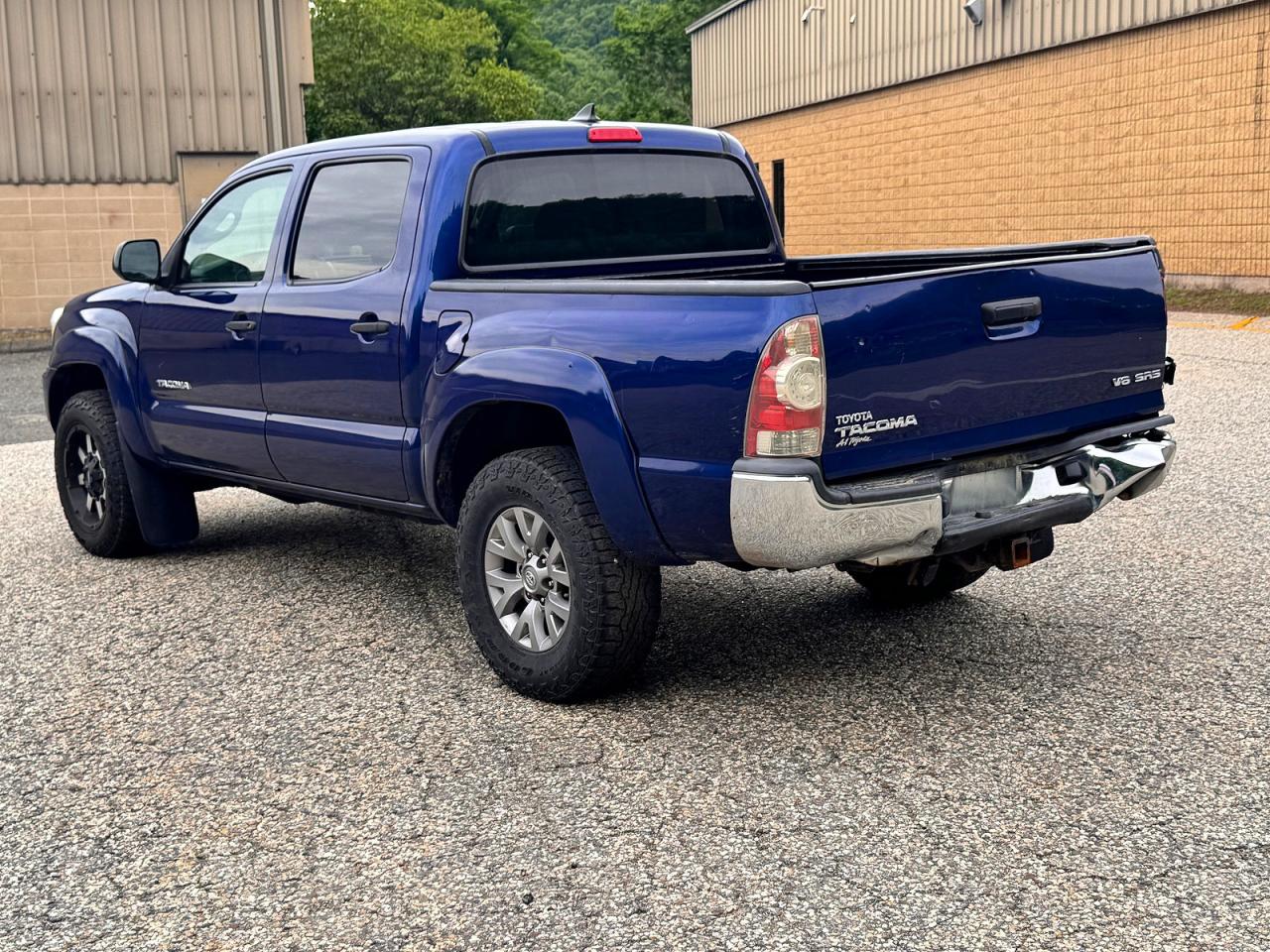 2015 Toyota Tacoma V6 Blue vin: 3TMLU4EN6FM200996