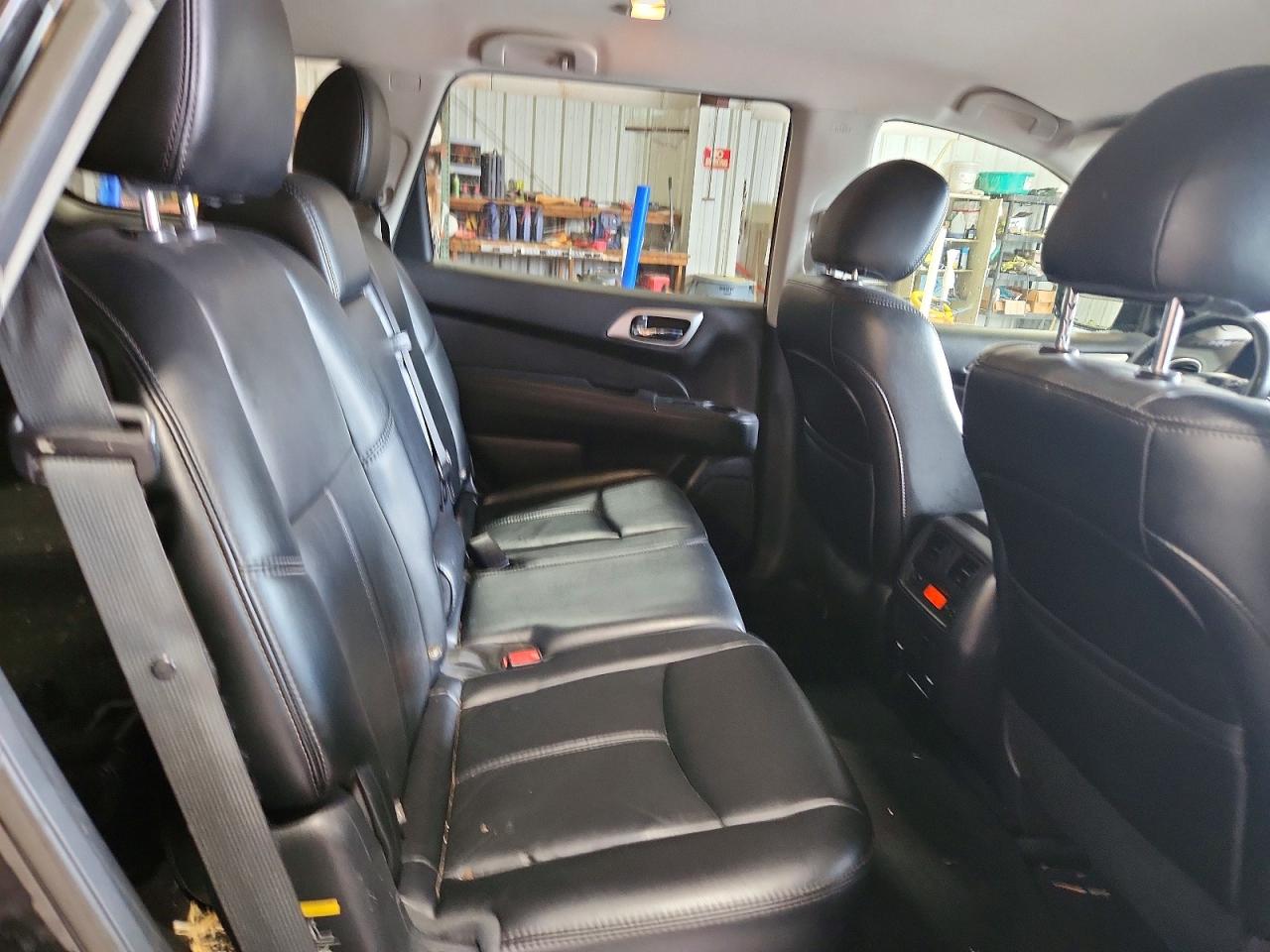 2015 Nissan Pathfinder Sl Черный vin: 5N1AR2MM1FC632401