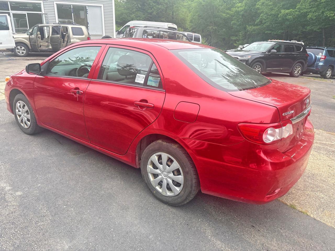 2011 Toyota Corolla Base Burgundy vin: 2T1BU4EE4BC668093