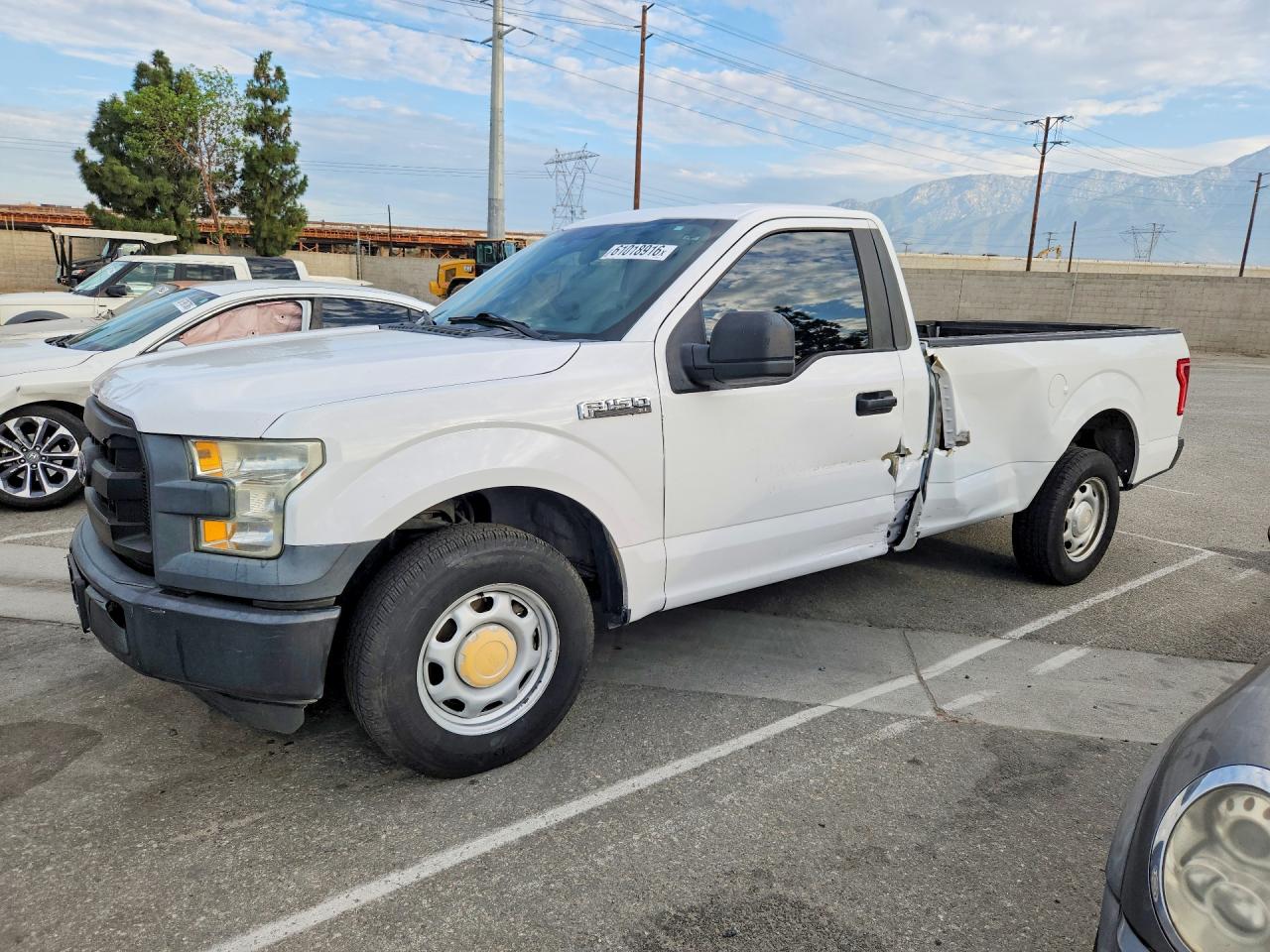 2015 Ford F150 White vin: 1FTMF1C88FKE52461