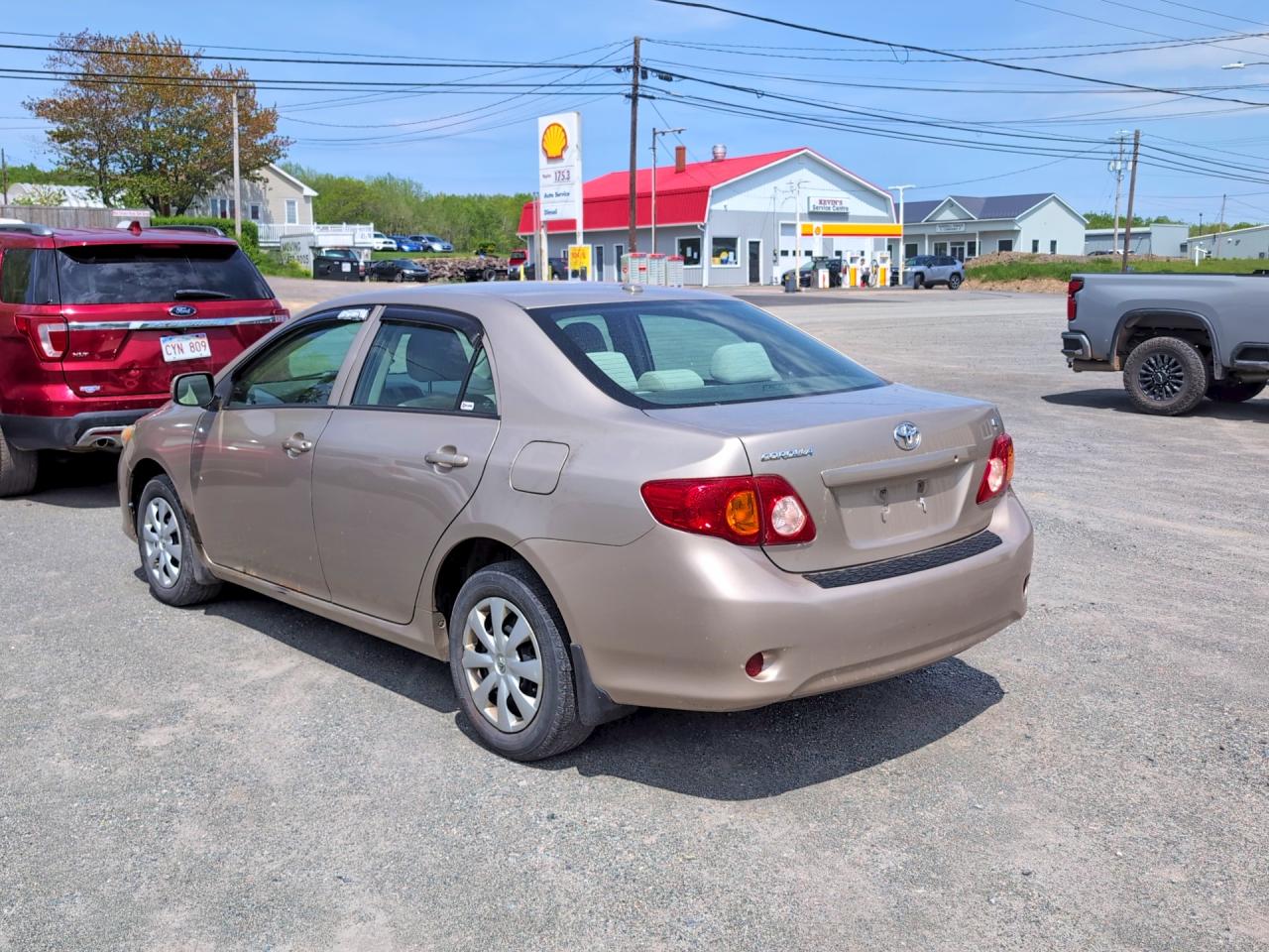 2010 Toyota Corolla Base Gold vin: 2T1BU4EE5AC210075