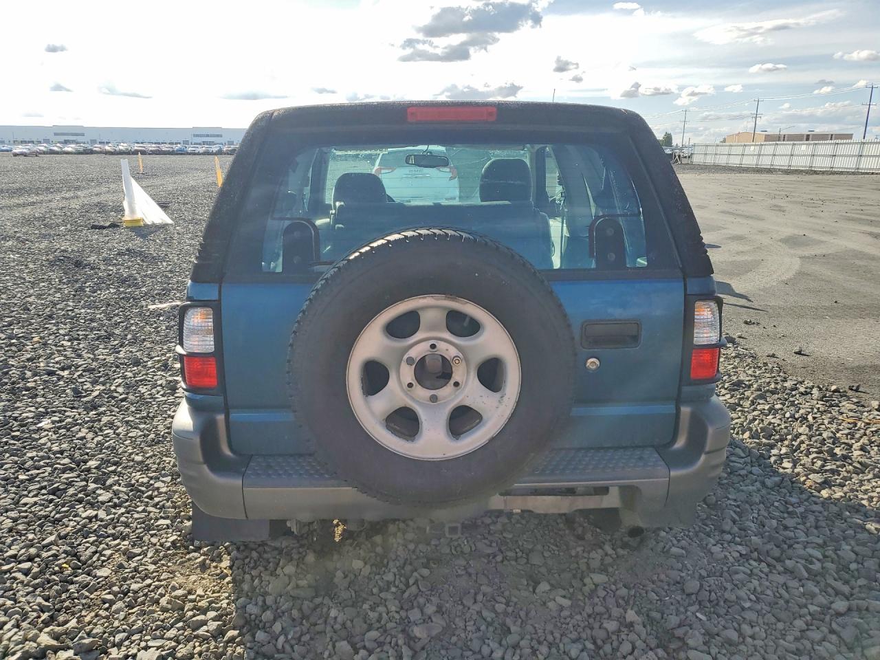 2000 Isuzu Amigo Blue vin: 4S2CK57W8Y4336499