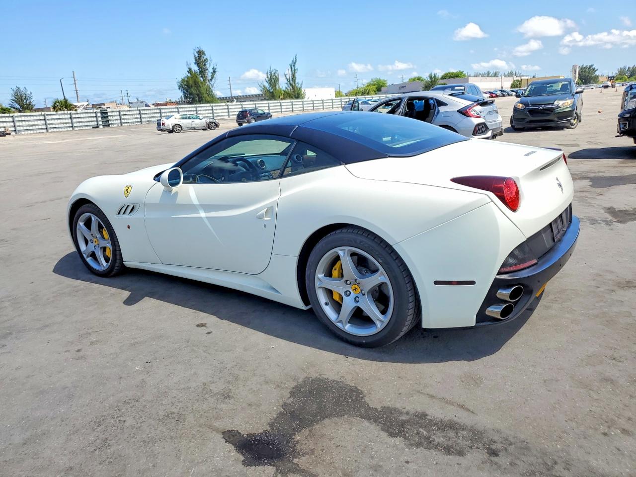 2011 Ferrari California White vin: ZFF65LJA3B0178624