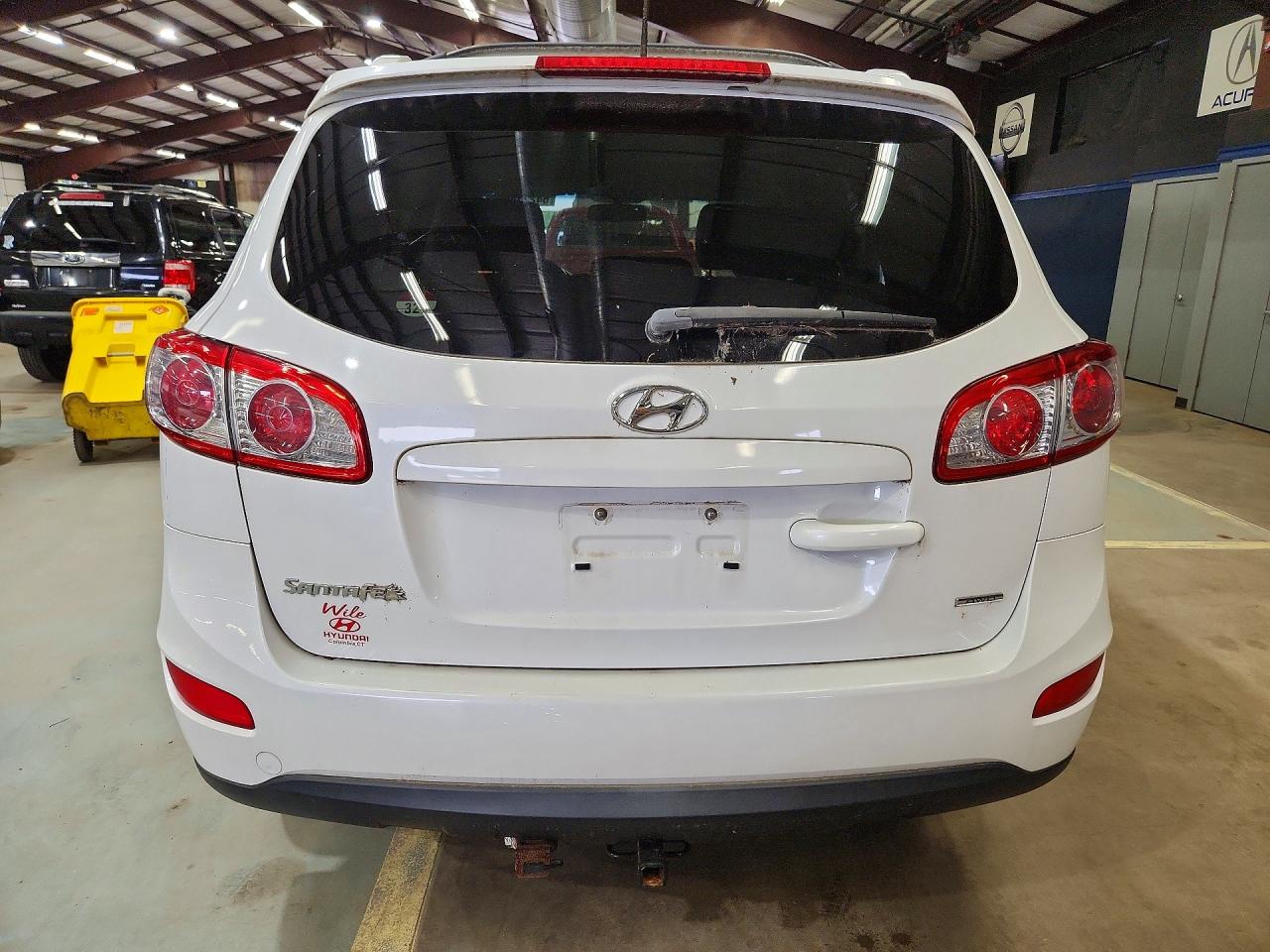 2012 Hyundai Santa Fe Se White vin: 5XYZHDAG8CG156451