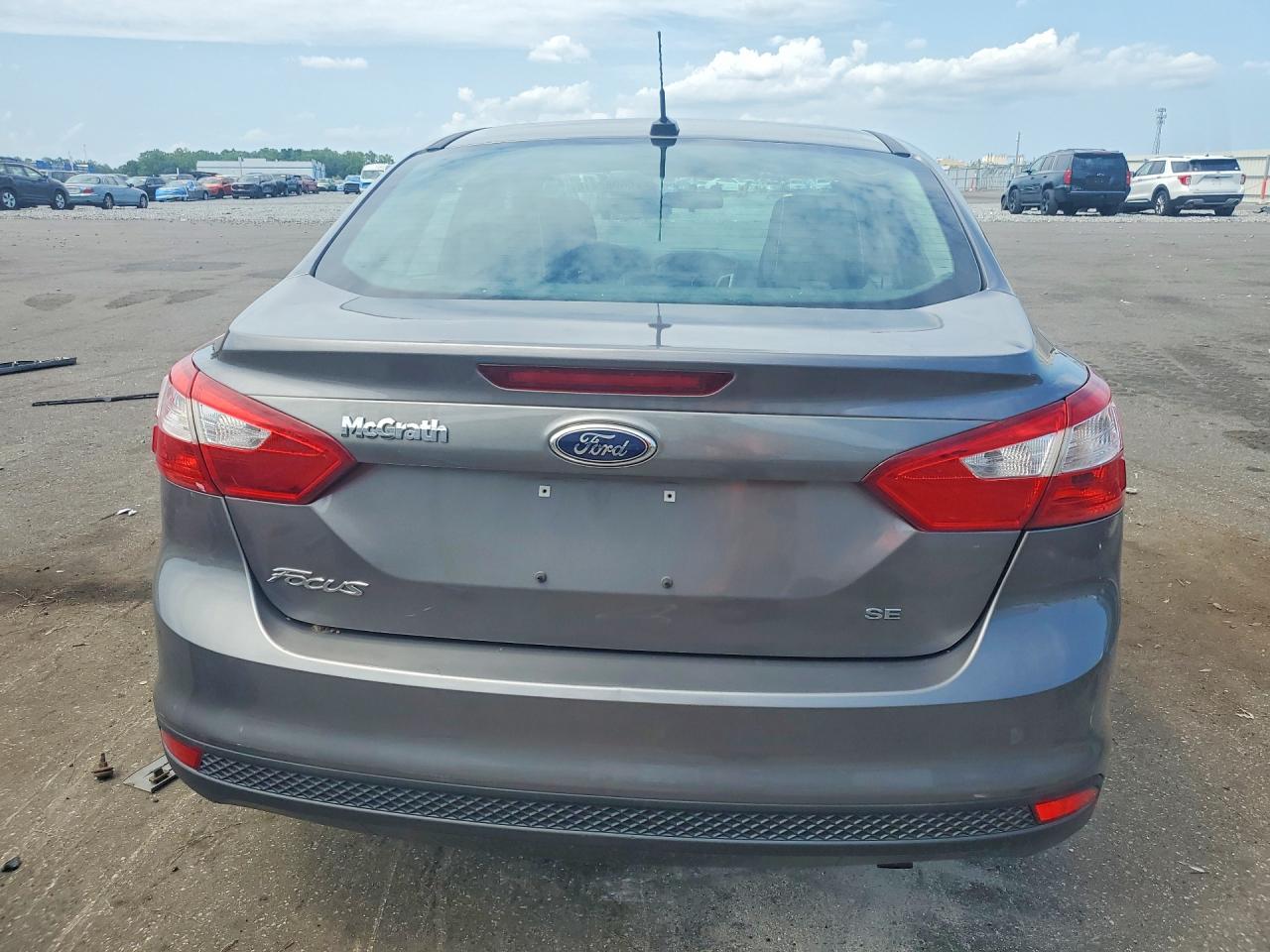 2014 Ford Focus Se Gray vin: 1FADP3F20EL228342