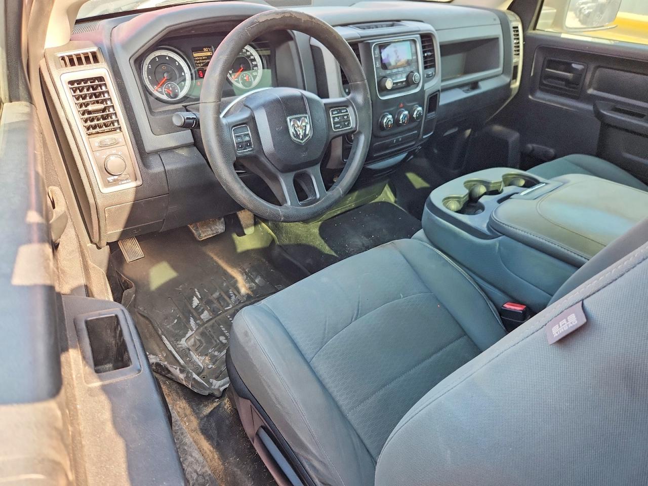 2014 Ram 1500 St Red vin: 3C6JR6AG9EG240246