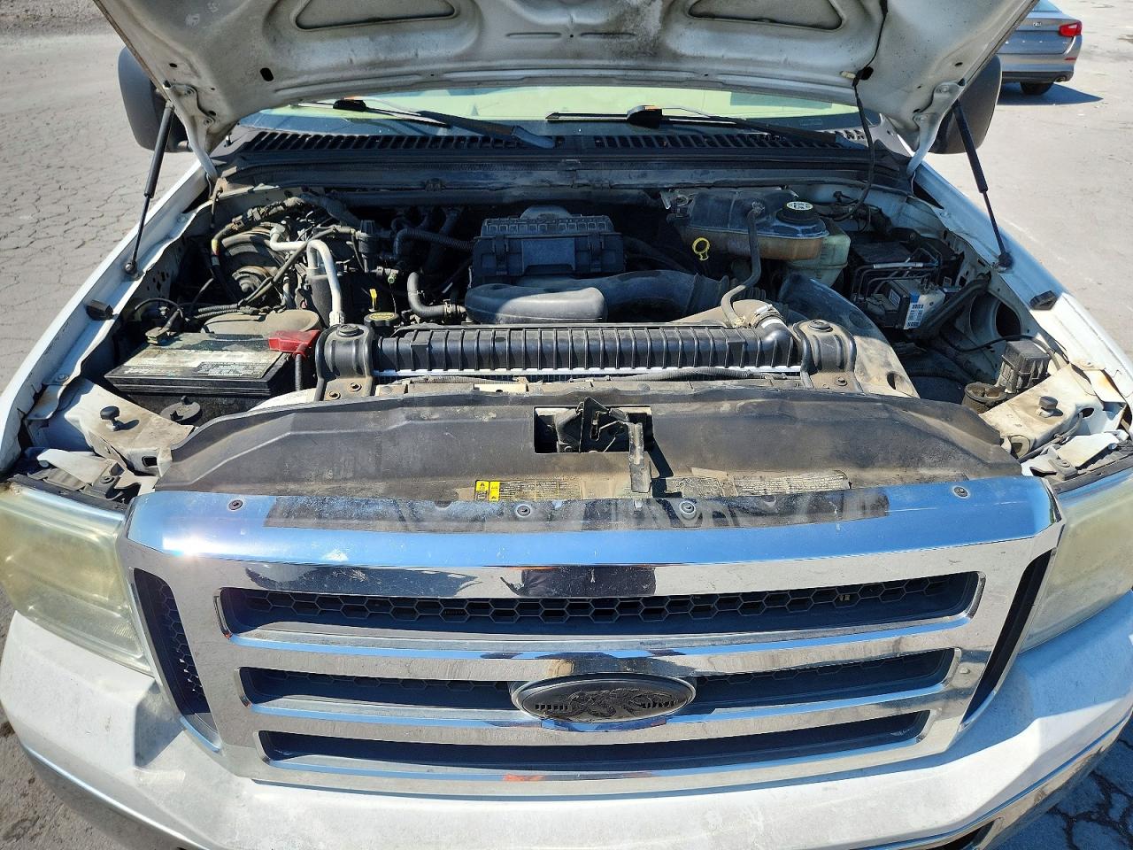 2005 Ford F250 Super Duty White vin: 1FTNF21515EA21072