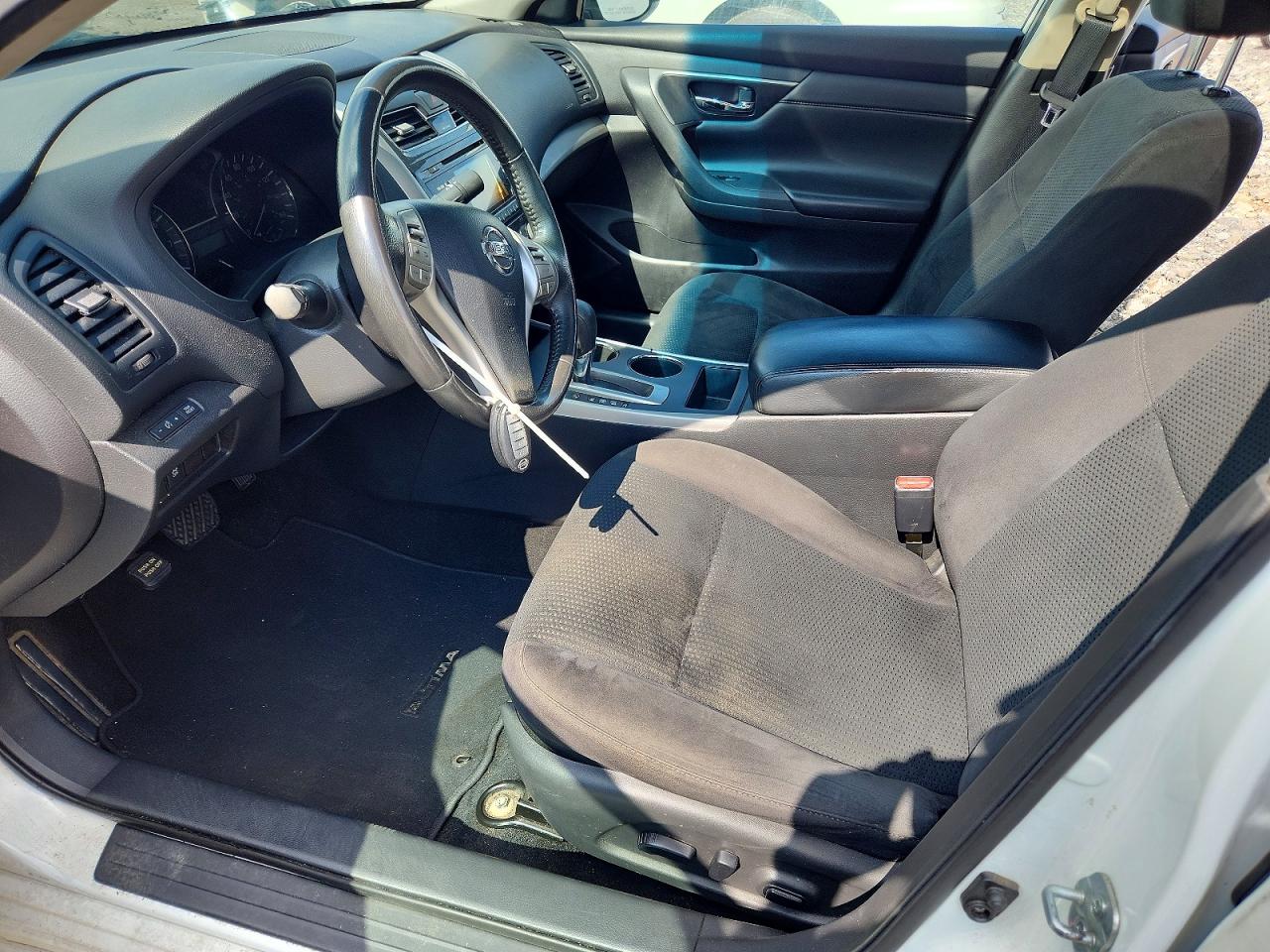 2015 Nissan Altima 2.5 Sv White vin: 1N4AL3AP9FC598398