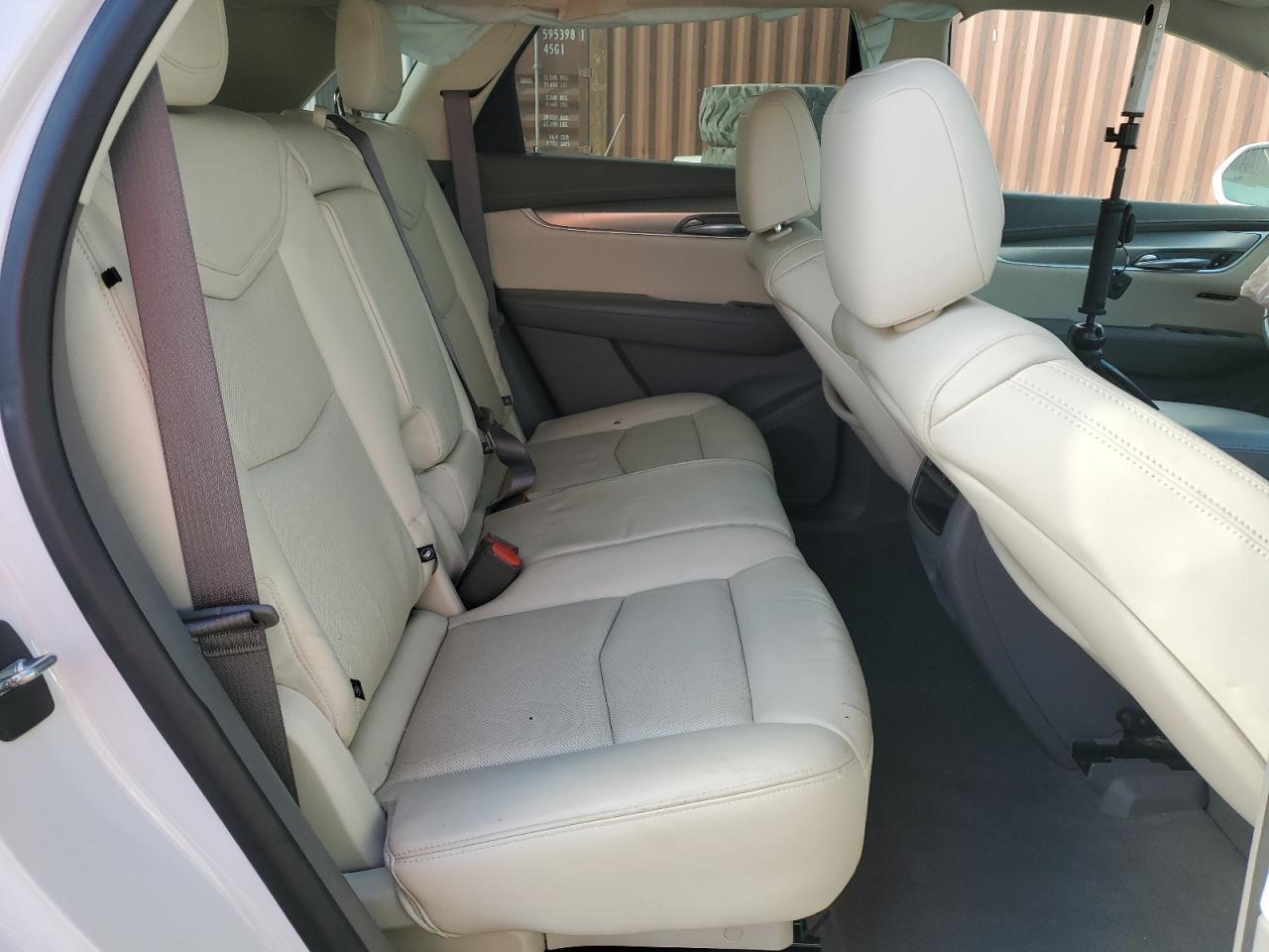 2018 Cadillac Xt5 Luxury Белый vin: 1GYKNCRS8JZ182473