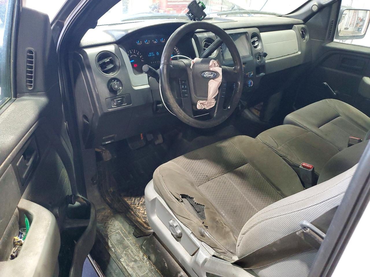 2014 Ford F150 White vin: 1FTMF1EF9EFB12495