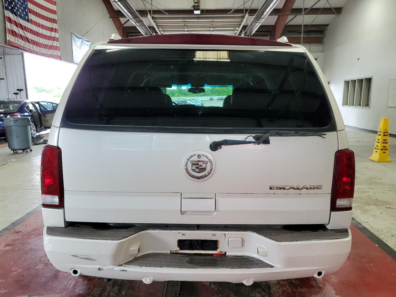 2003 Cadillac Escalade Luxury Белый vin: 1GYEK63N83R191493