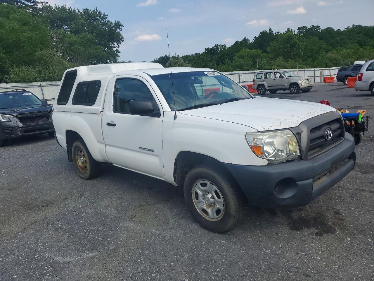 2005 Toyota Tacoma Base White vin: 5TENX22N15Z038995