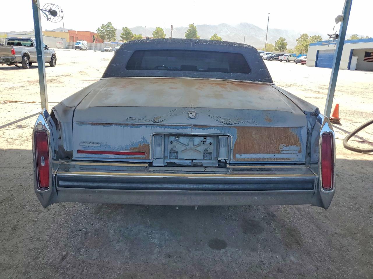 1989 Cadillac Brougham Gray vin: 1G6DW51Y7KR707034