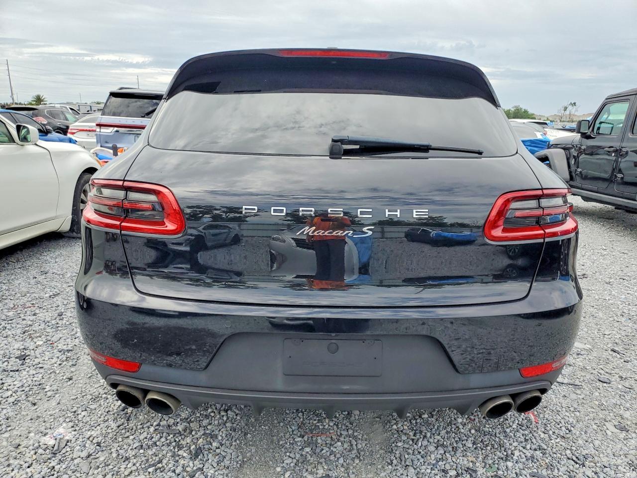 2015 Porsche Macan S Black vin: WP1AB2A56FLB43934