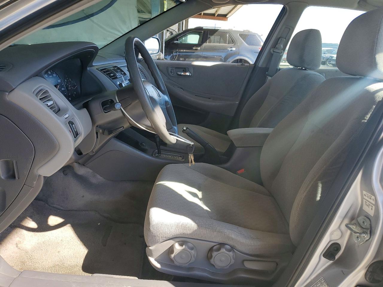 2002 Honda Accord Lx Silver vin: 3HGCG665X2G706794