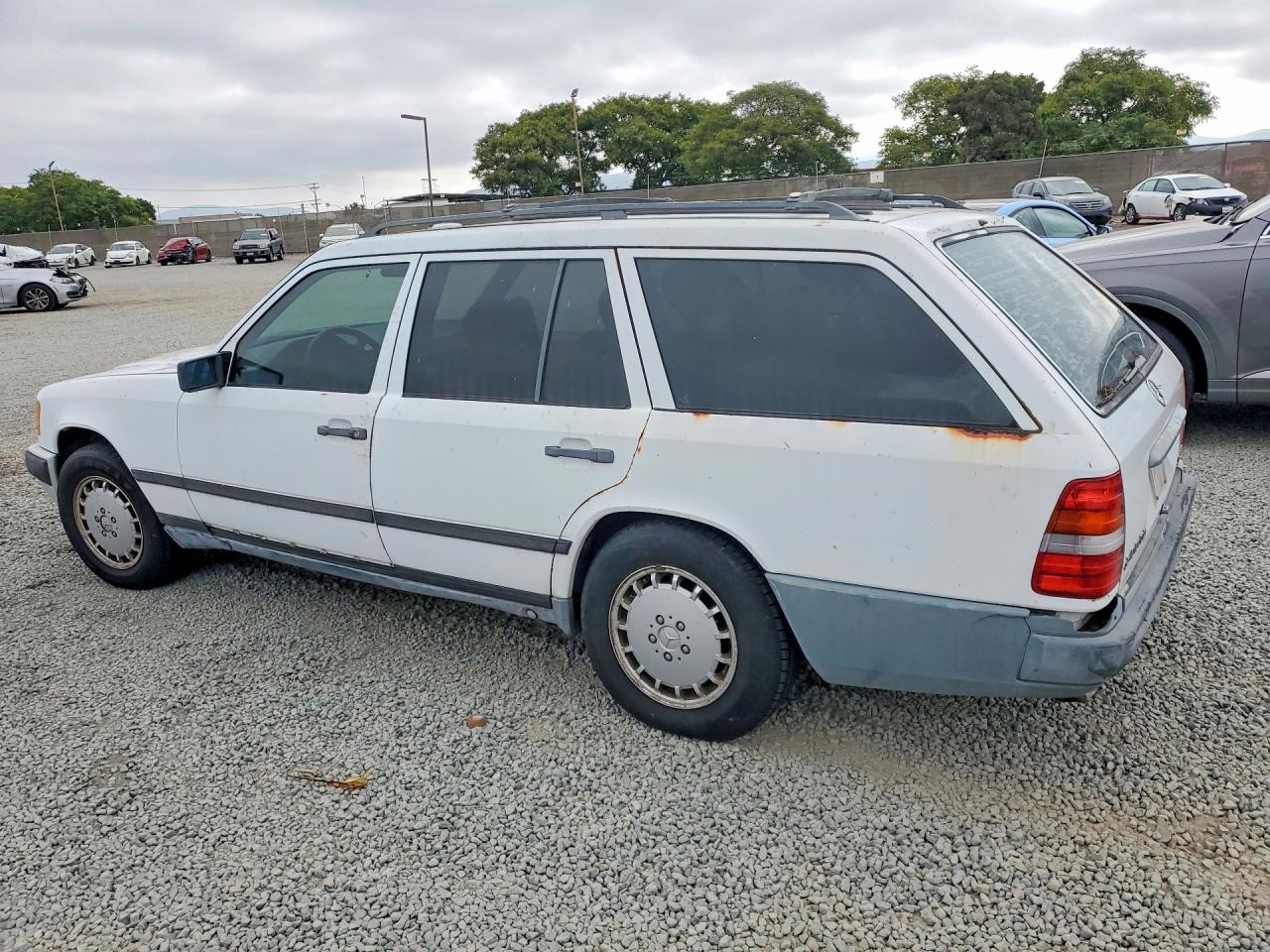 1987 Mercedes-benz 300 Tdt White vin: WDBEB93D0HF040489