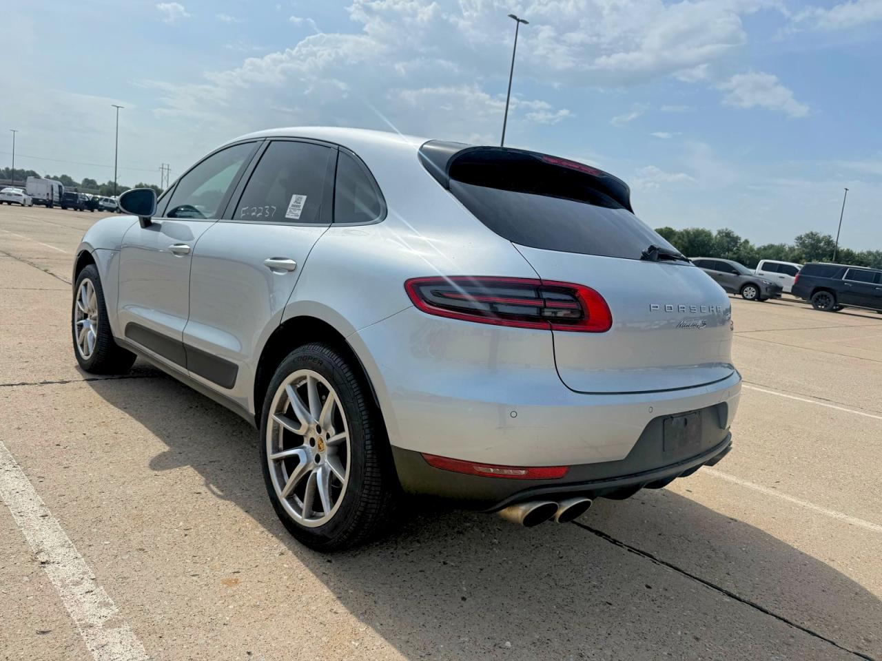 2015 Porsche Macan S Silver vin: WP1AB2A53FLB55393