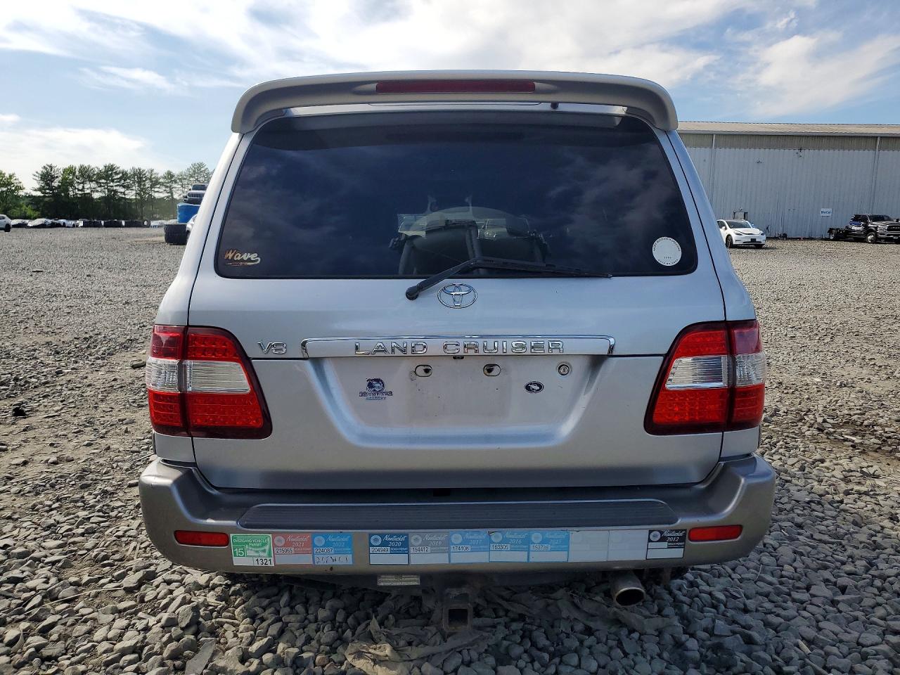 2007 Toyota Land Cruiser Base Silver vin: JTEHT05J472111639