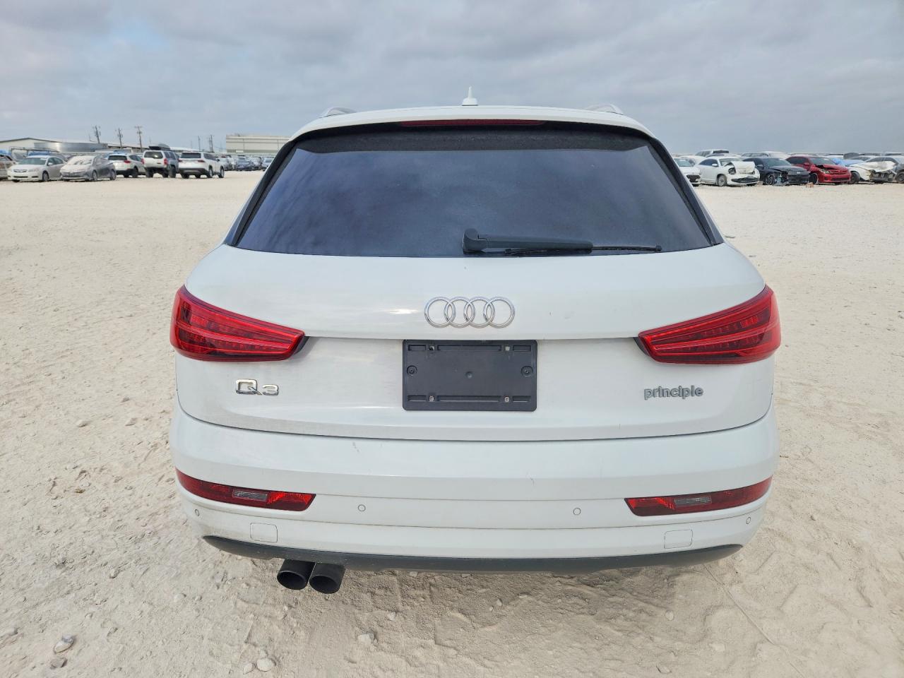 2017 Audi Q3 Premium Plus Белый vin: WA1HCCFS5HR000243