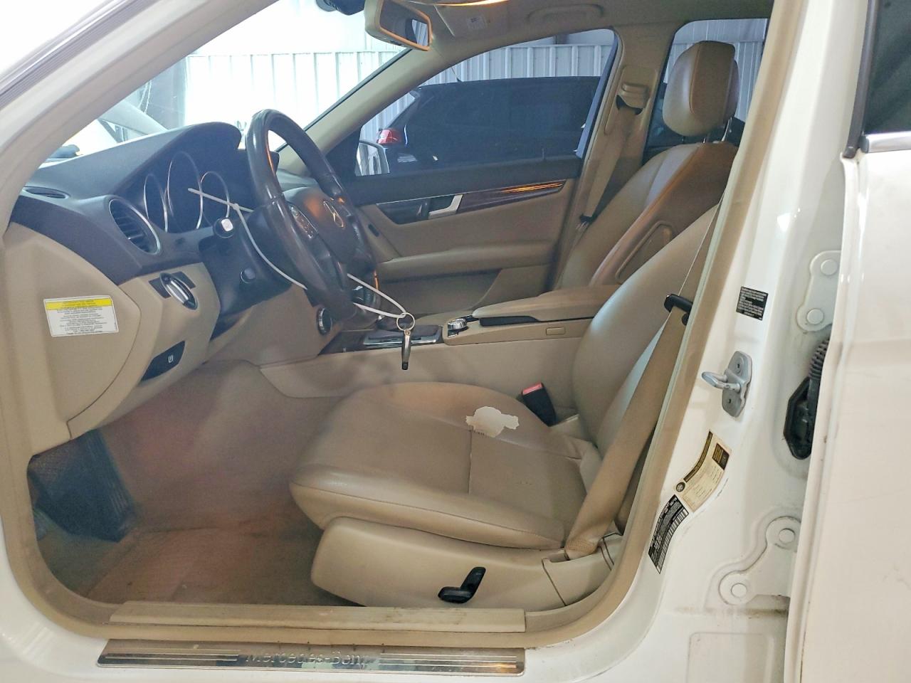 2013 Mercedes-benz C 300 4matic White vin: WDDGF8AB0DA857789