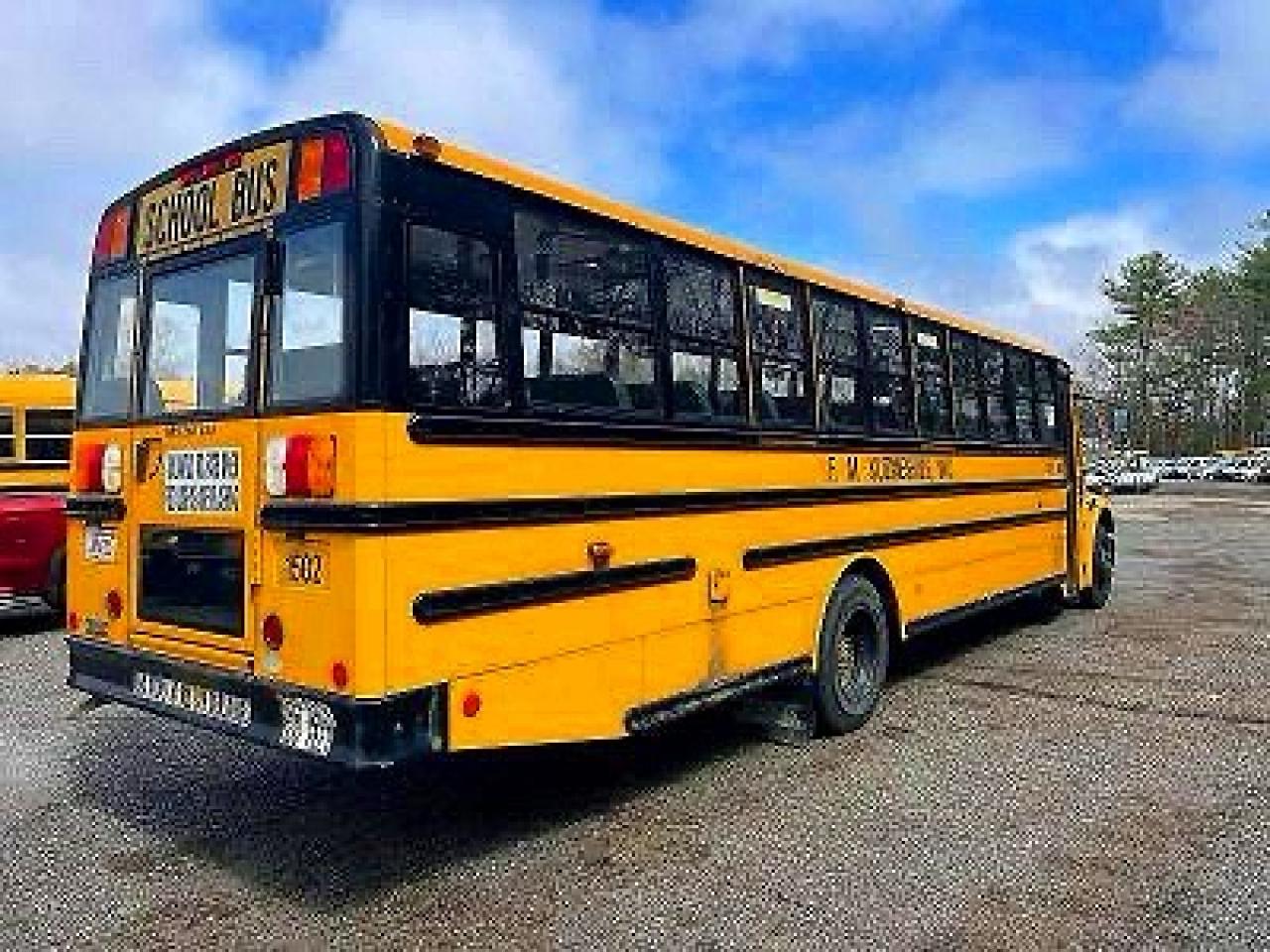 2015 Freightliner Chassis B2b Yellow vin: 4uzabrdu7fcgj8499