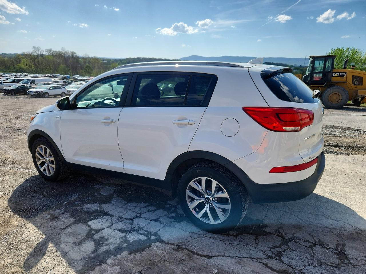 2015 Kia Sportage Lx White vin: KNDPBCAC8F7732623