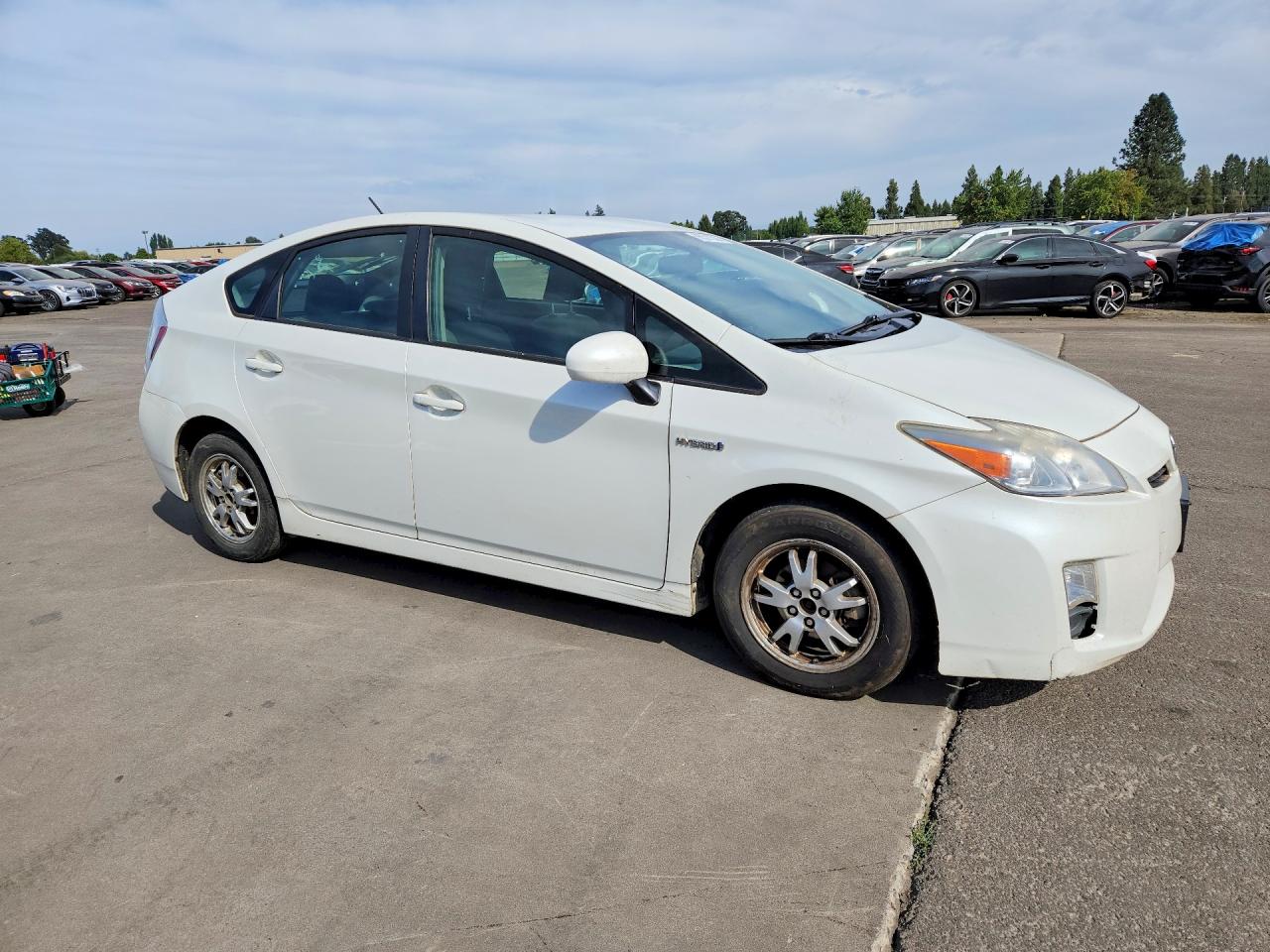 2011 Toyota Prius Two White vin: JTDKN3DU7B1358637