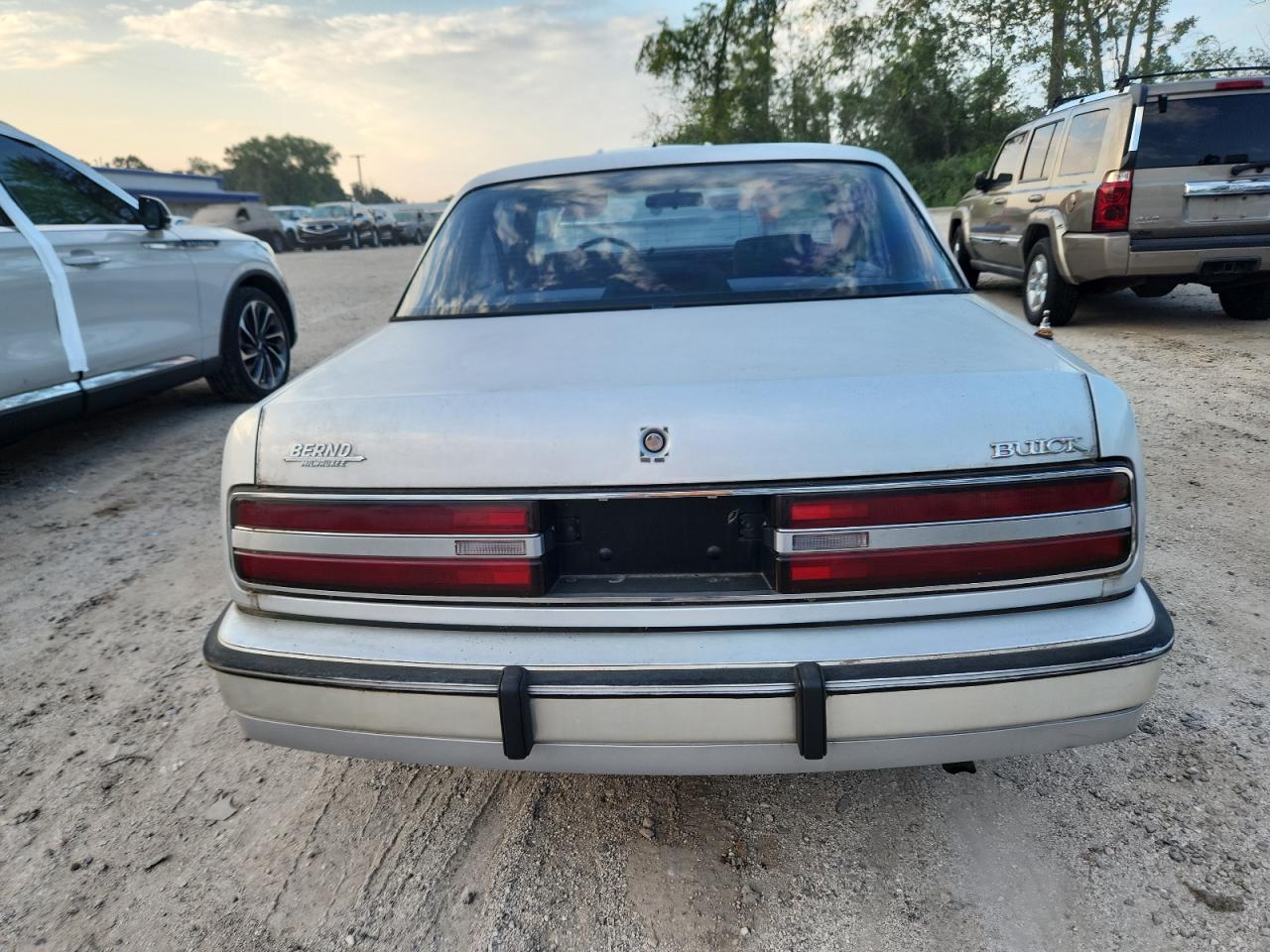 1988 Buick Regal Custom Серебряный vin: 2G4WB14W8J1411303