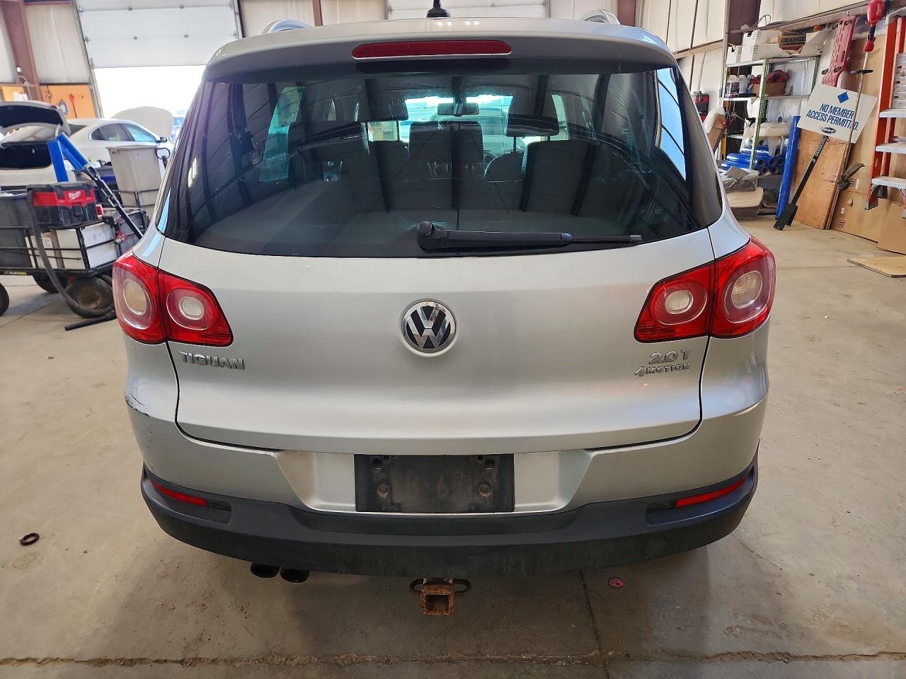 2011 Volkswagen Tiguan S Silver vin: WVGBV7AX4BW538730