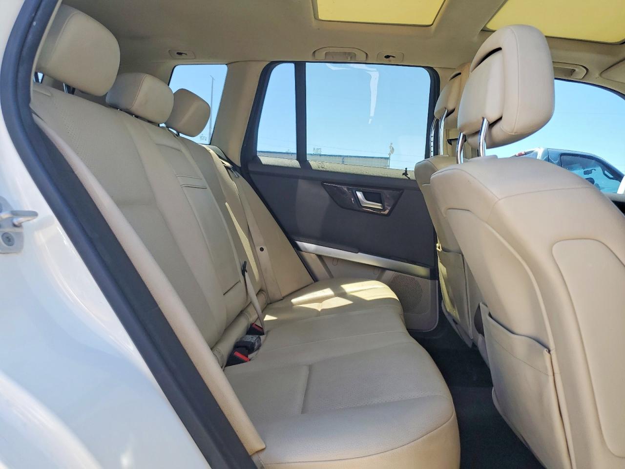 2014 Mercedes-benz Glk 350 White vin: WDCGG5HB1EG192387