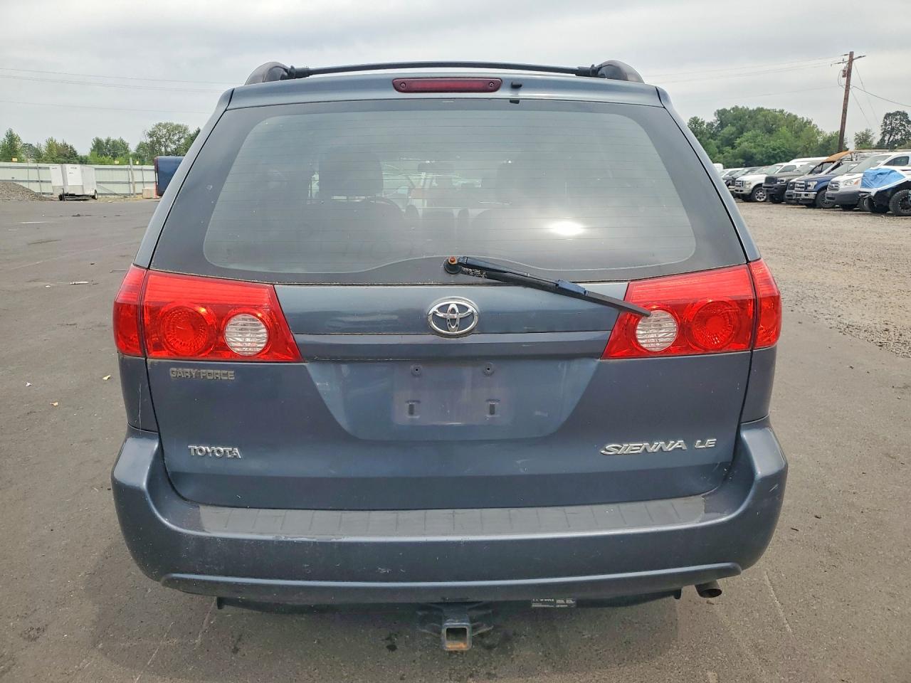 2010 Toyota Sienna Le 7-passenger Gray vin: 5TDKK4CC9AS305950