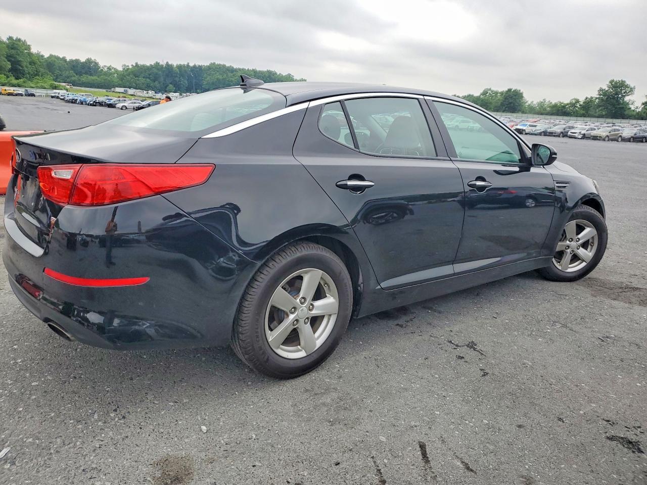 2015 Kia Optima Lx Черный vin: 5XXGM4A77FG482110