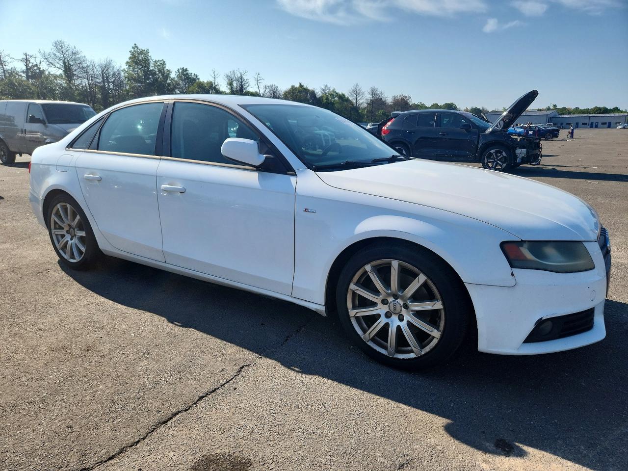 2010 Audi A4 Premium White vin: WAUAFAFL2AN027020