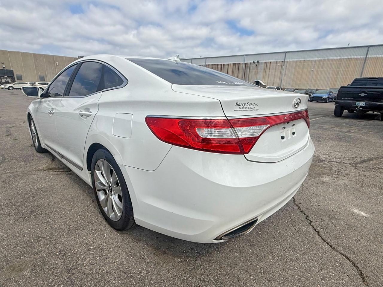 2013 Hyundai Azera Base White vin: KMHFG4JG8DA312524