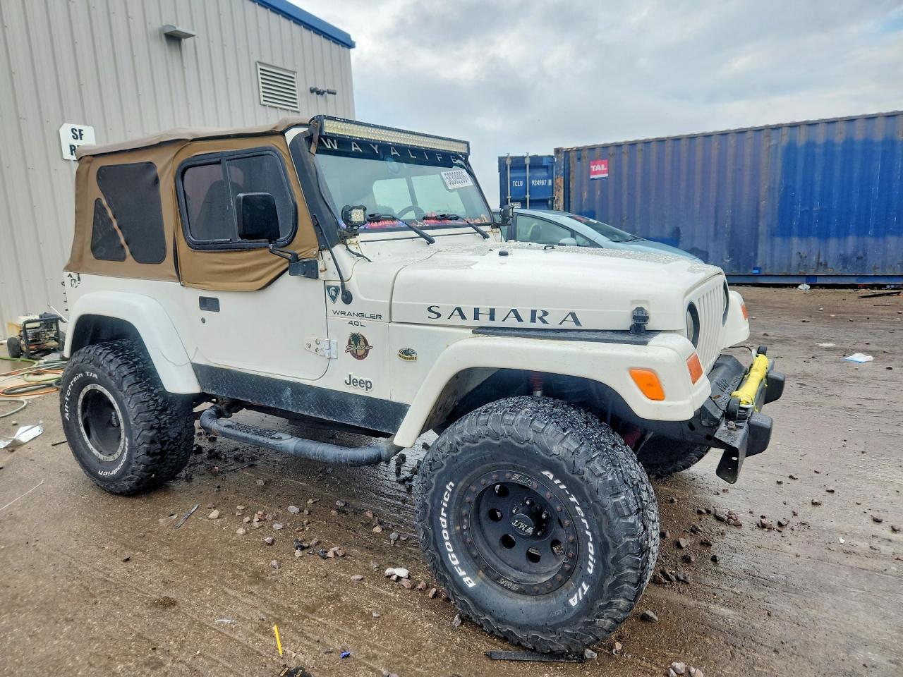 1999 Jeep Wrangler / Tj Sahara White vin: 1J4FY49S9XP465466