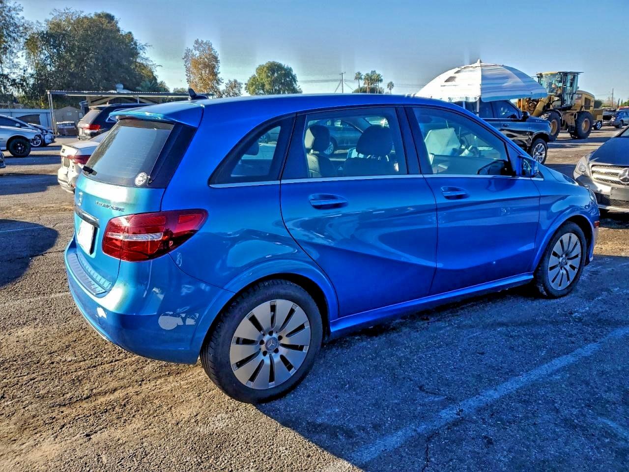 2015 Mercedes-benz B Electric Blue vin: WDDVP9AB9FJ005809