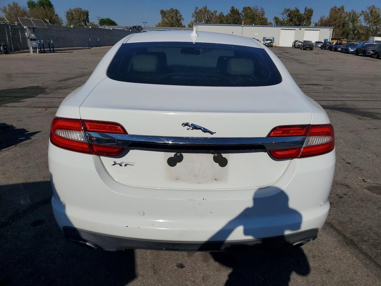 2013 Jaguar Xf White vin: SAJWA0ES2DPS82304