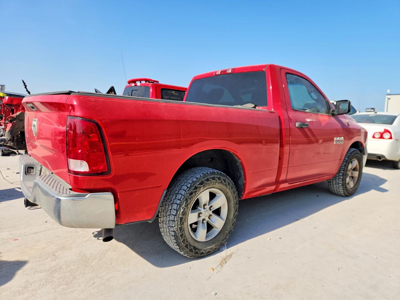 2014 Ram 1500 St Red vin: 3C6JR6AG9EG240246