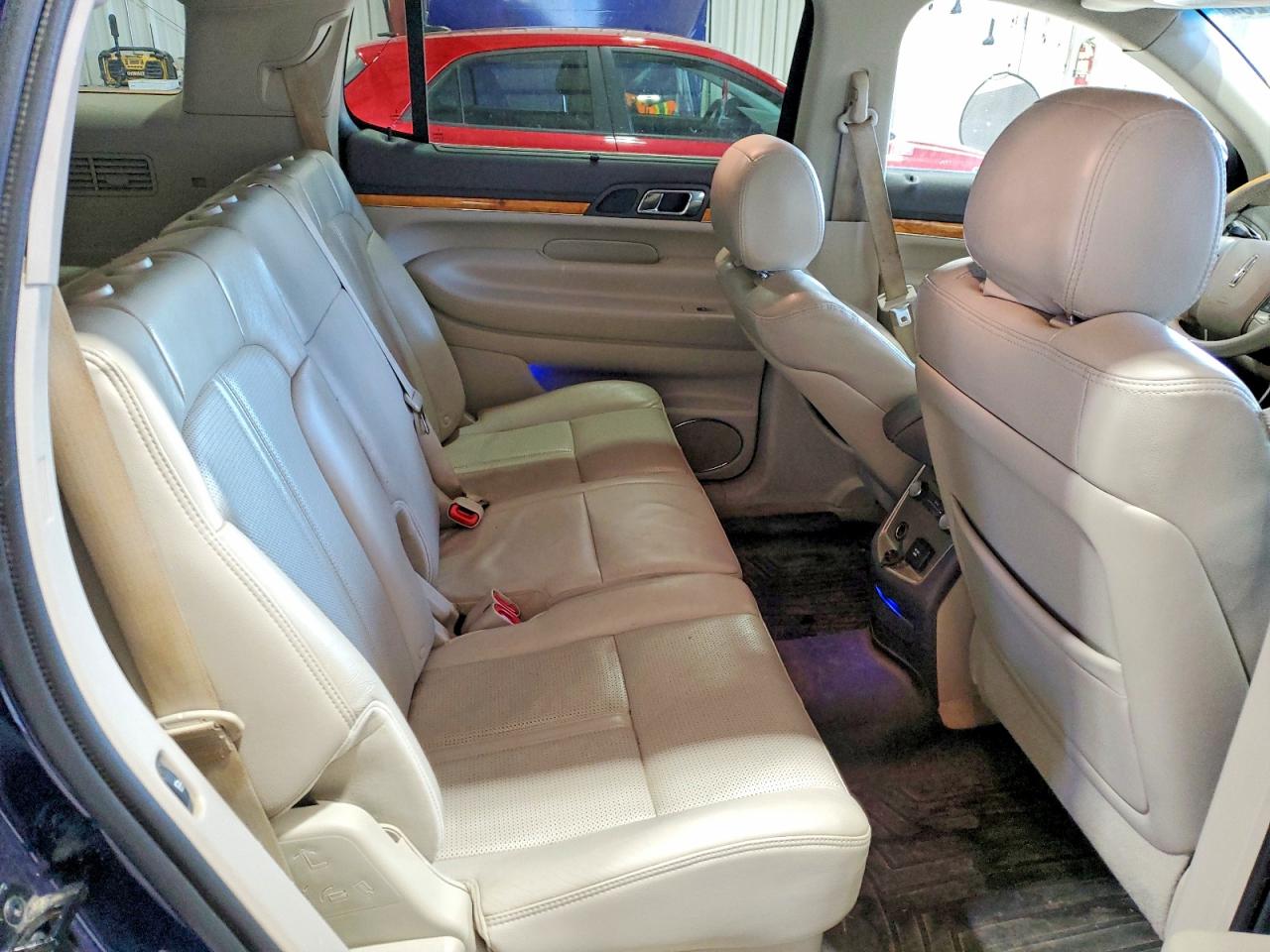 2011 Lincoln Mkt Blue vin: 2LMHJ5AR7BBJ52255