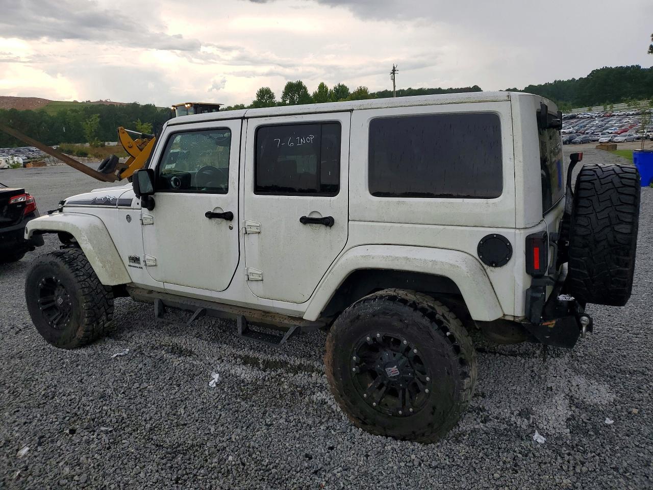 2014 Jeep Wrangler Unlimited Sahara White vin: 1C4HJWEG8EL182450