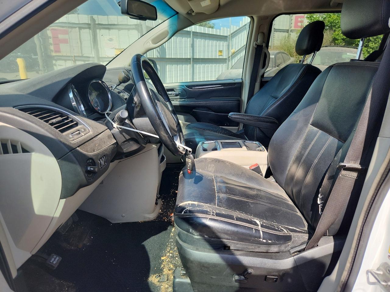 2014 Chrysler Town & Country Touring White vin: 2C4RC1BG4ER158191